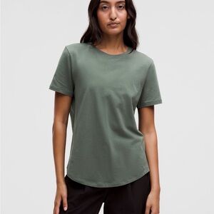 Lululemon tee shirt